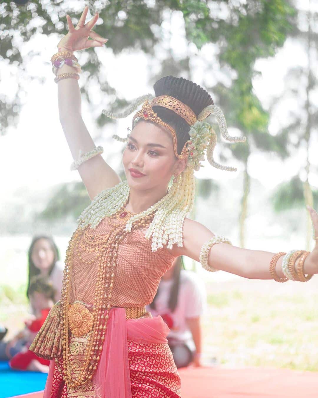 'ธัญญ่า อาร์สยาม' รำถวายปู่ย่าที่จันทบุรี ชาวเน็ตเตรียมจดเลขธูปลุ้นโชคงวด 1 9 66