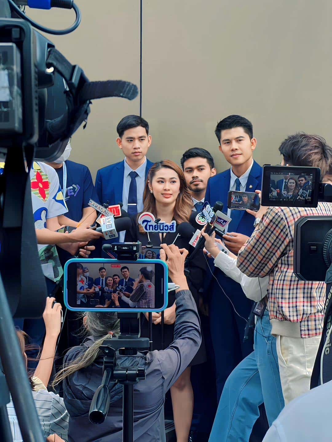 มือที่สามหนุ่มจูน