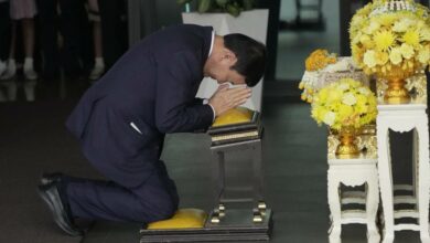 ทักษิณกราบแผ่นดิน