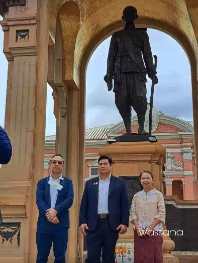 ท่านอ้น วัชรเรศร วิวัชรวงศ์ เสด็จไหว้พระ