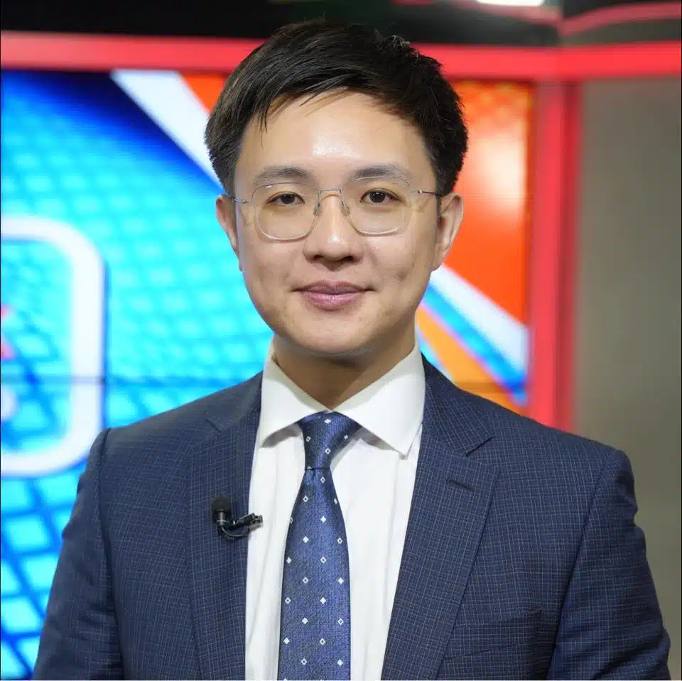 ประวัติ วีรพัฒน์ ปริยวงศ์