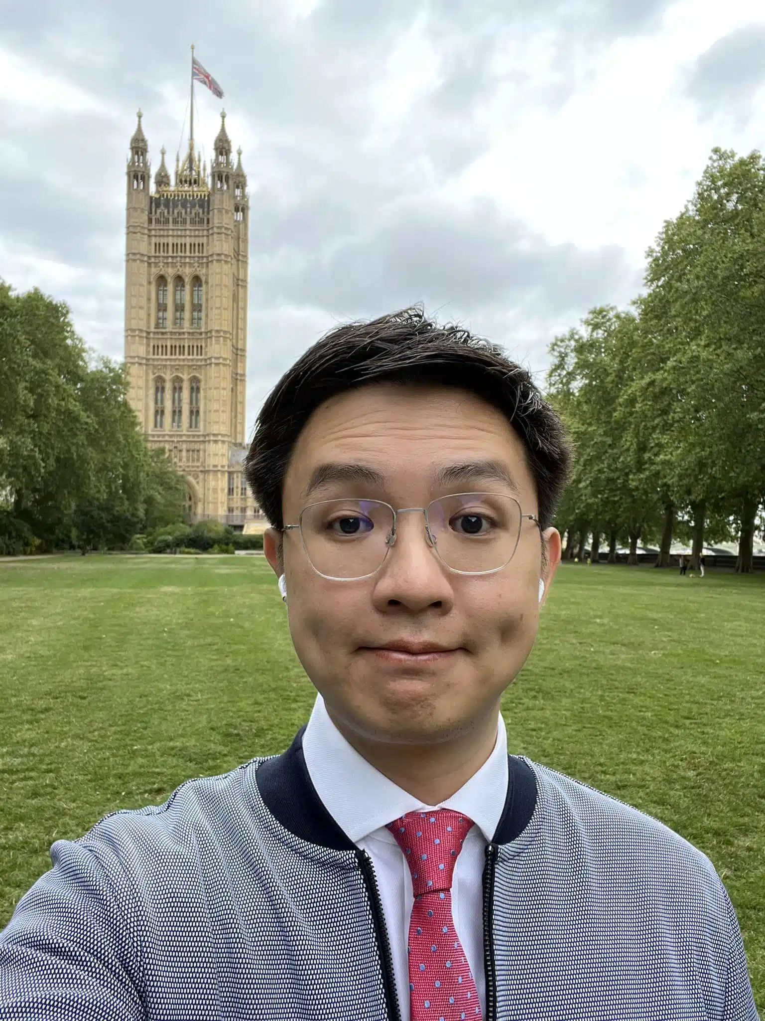 ประวัติ วีรพัฒน์ ปริยวงศ์