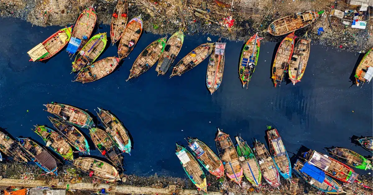 ฝันว่าขึ้นจากเรือเทียบท่า