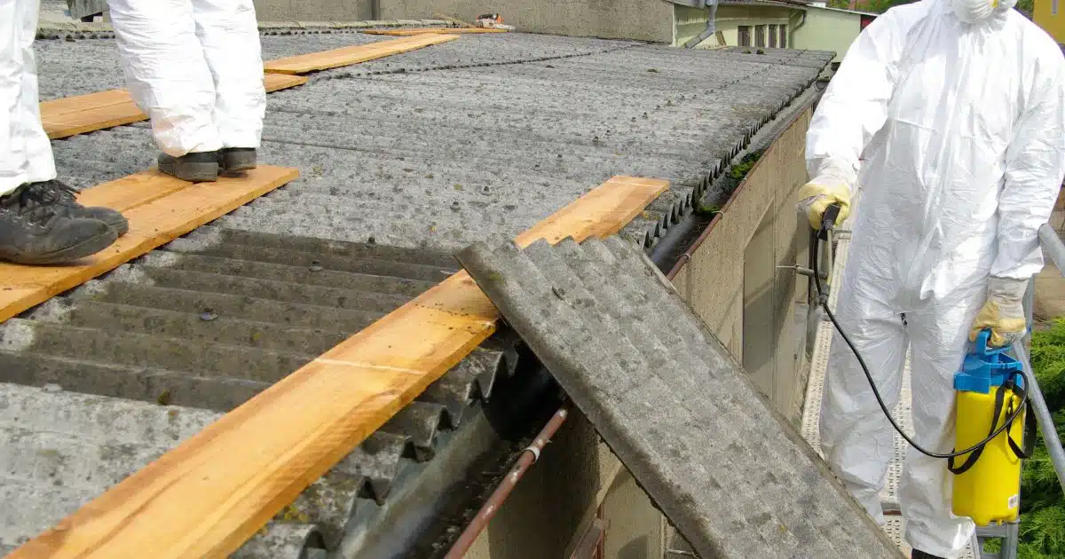 ฝันว่ารื้อหลังคาบ้าน