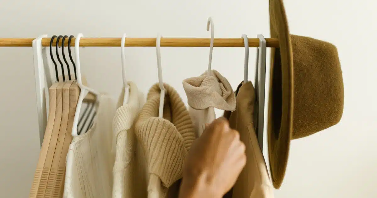 ทำนายฝัน เปลี่ยนเสื้อผ้าตัวเก่า