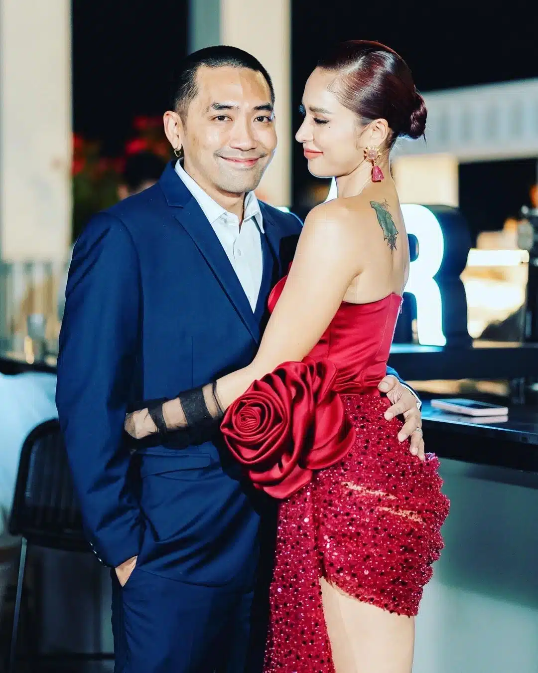 มือที่สามอุ้มบอล