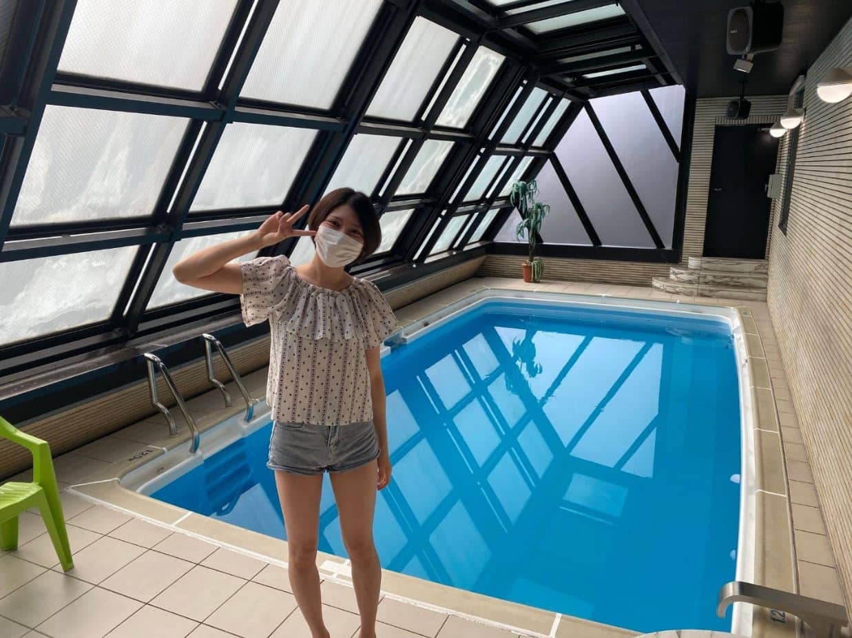 สระว่ายน้ำ ฉากถ่ายภาพยนตร์เอวี ญี่ปุ่น 29 ส.ค.2566