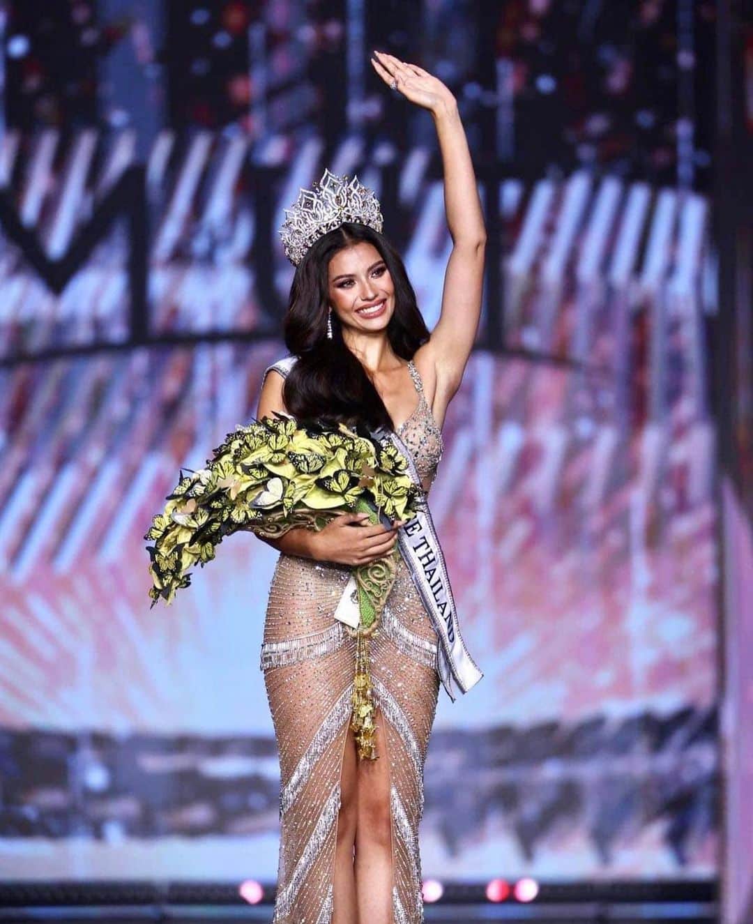 หญิง รฐา โพสต์ถึง แอนโทเนีย