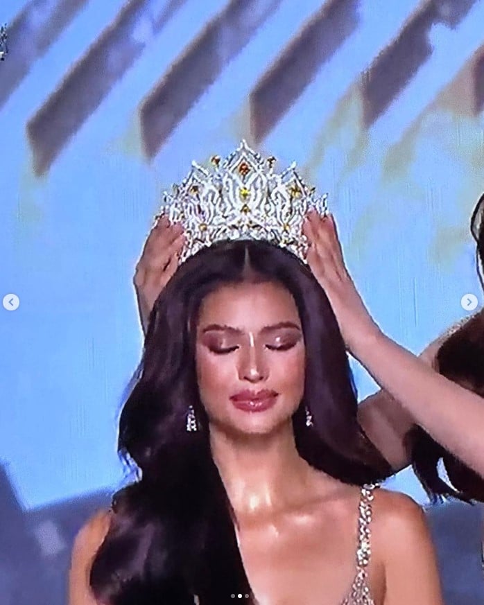 หญิง รฐา โพสต์ถึง แอนโทเนีย