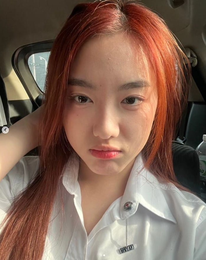 อ๊ะอาย 4EVE ในชุดนิสิตปีหนึ่งมศว