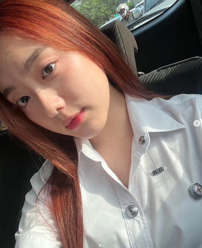 "อ๊ะอาย" 4EVE ในชุดนิสิตปีหนึ่งมศว