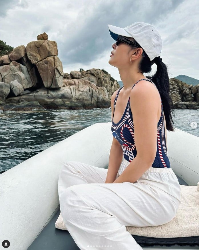 เอมมี่ มรกต ชุดว่ายน้ำ เวียดนาม