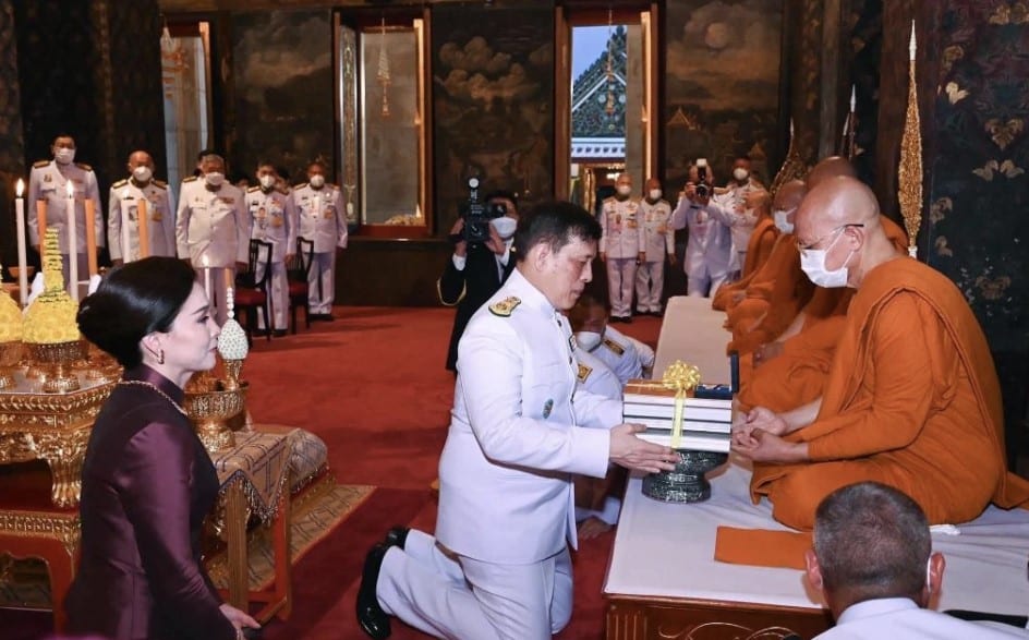 ในหลวง พระราชินี เสด็จ วัดบวร 16 8 66