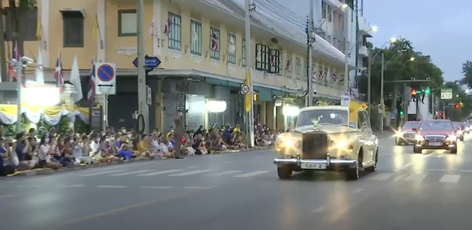 ในหลวง พระราชินี เสด็จ วัดบวร เลขเด็ด ทะเบียนรถ ในหลวง พระราชินี