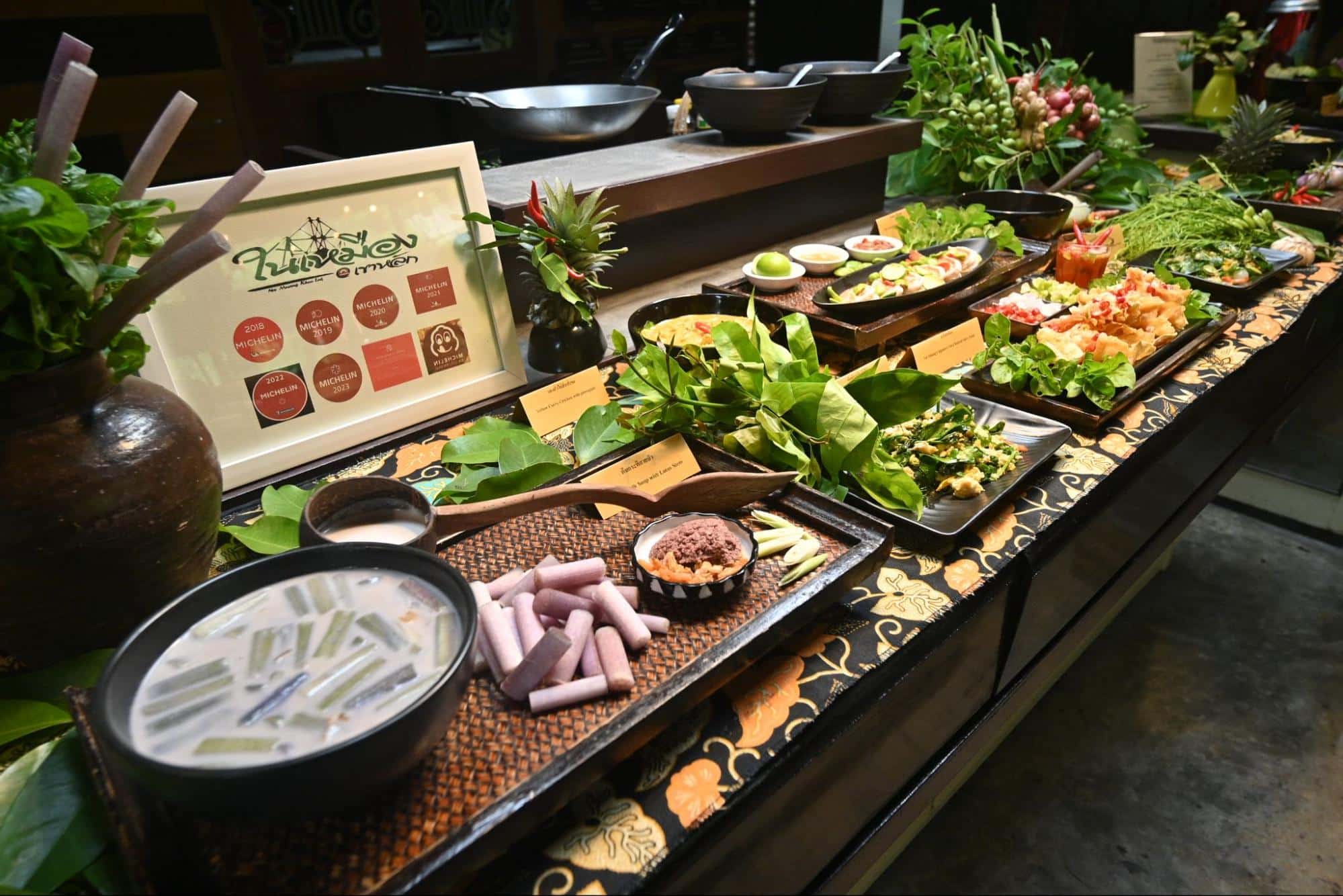ร้านอาหารในเหมือง เขาหลัก