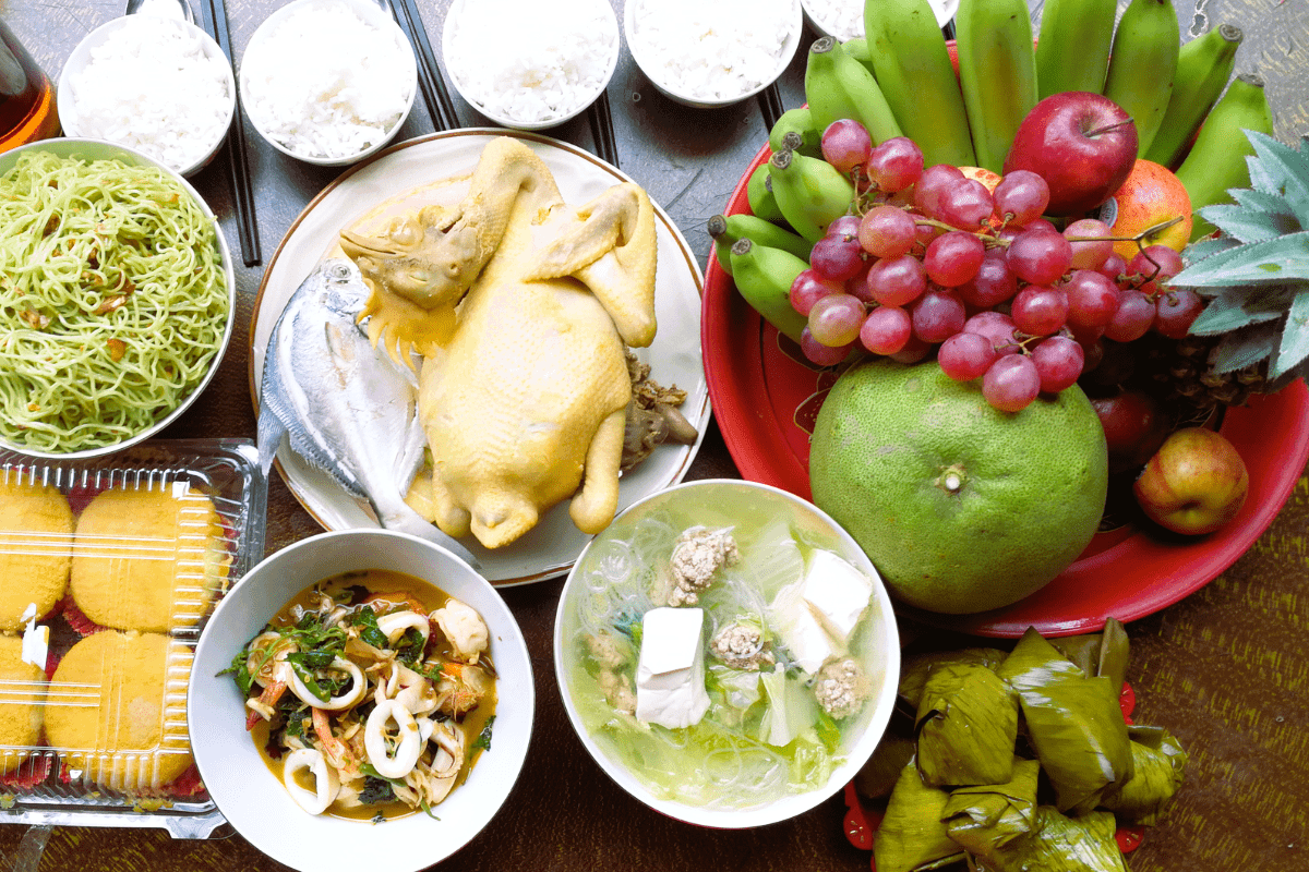 เปิดขั้นตอนไหว้วันสารทจีน 2566 ไหว้ตามนี้ มีแต่เฮง พร้อมวิธีจัดโต๊ะไหว้