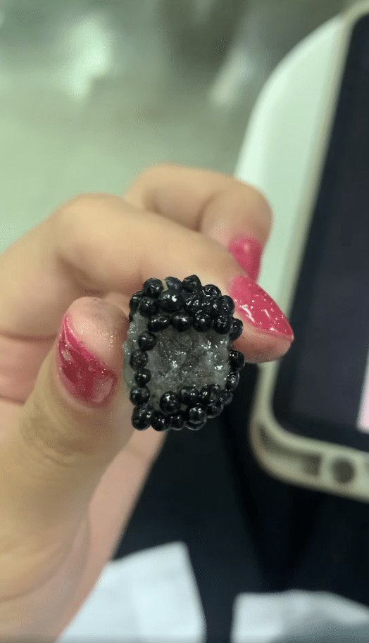 สุดผวา 'สาวเจอหนอนในเยลลี่' ยี่ห้อดัง เผยเพิ่งซื้อมา แถมกินไปแล้วหนึ่งชิ้น