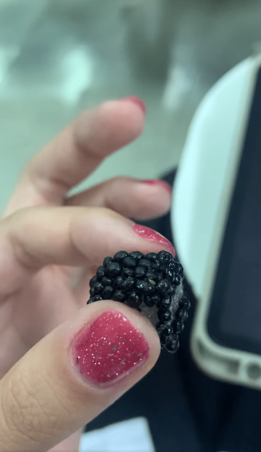 สุดผวา 'สาวเจอหนอนในเยลลี่' ยี่ห้อดัง เผยเพิ่งซื้อมา แถมกินไปแล้วหนึ่งชิ้น