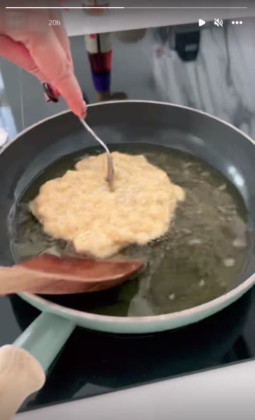 สีเล็บสาวปริศนา