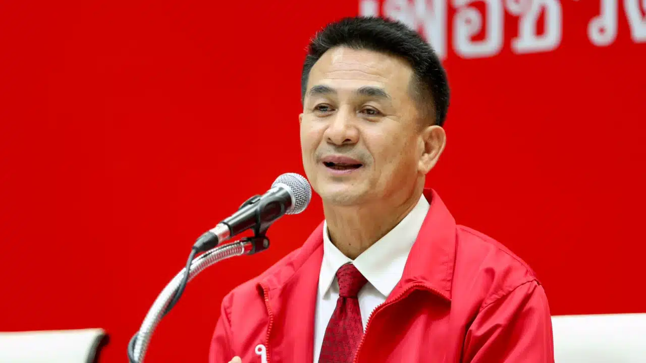 ชลน่าน ศรีแก้ว รัฐมนตรีว่าการกระทรวงสาธารณสุข