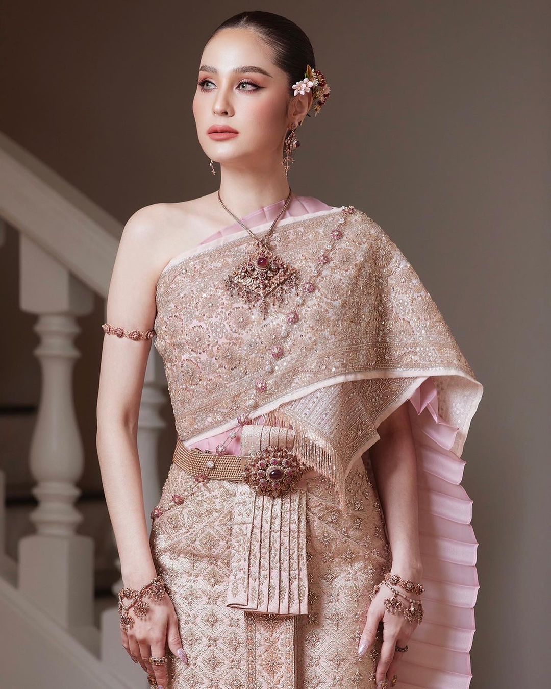 ขวัญ ชุดว่ายน้ำ