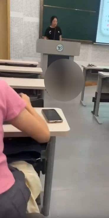 คู่รักมีเซ็กซ์ต่อหน้าอาจารย์