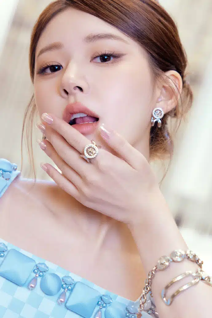 จ้าวลู่ซือ ไข่ดาว