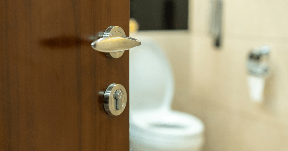 ฉาว ครูชายต่างโรงเรียน ล่วงละเมิดเด็ก ป.4 ในห้องน้ำหญิงโรงเรียน