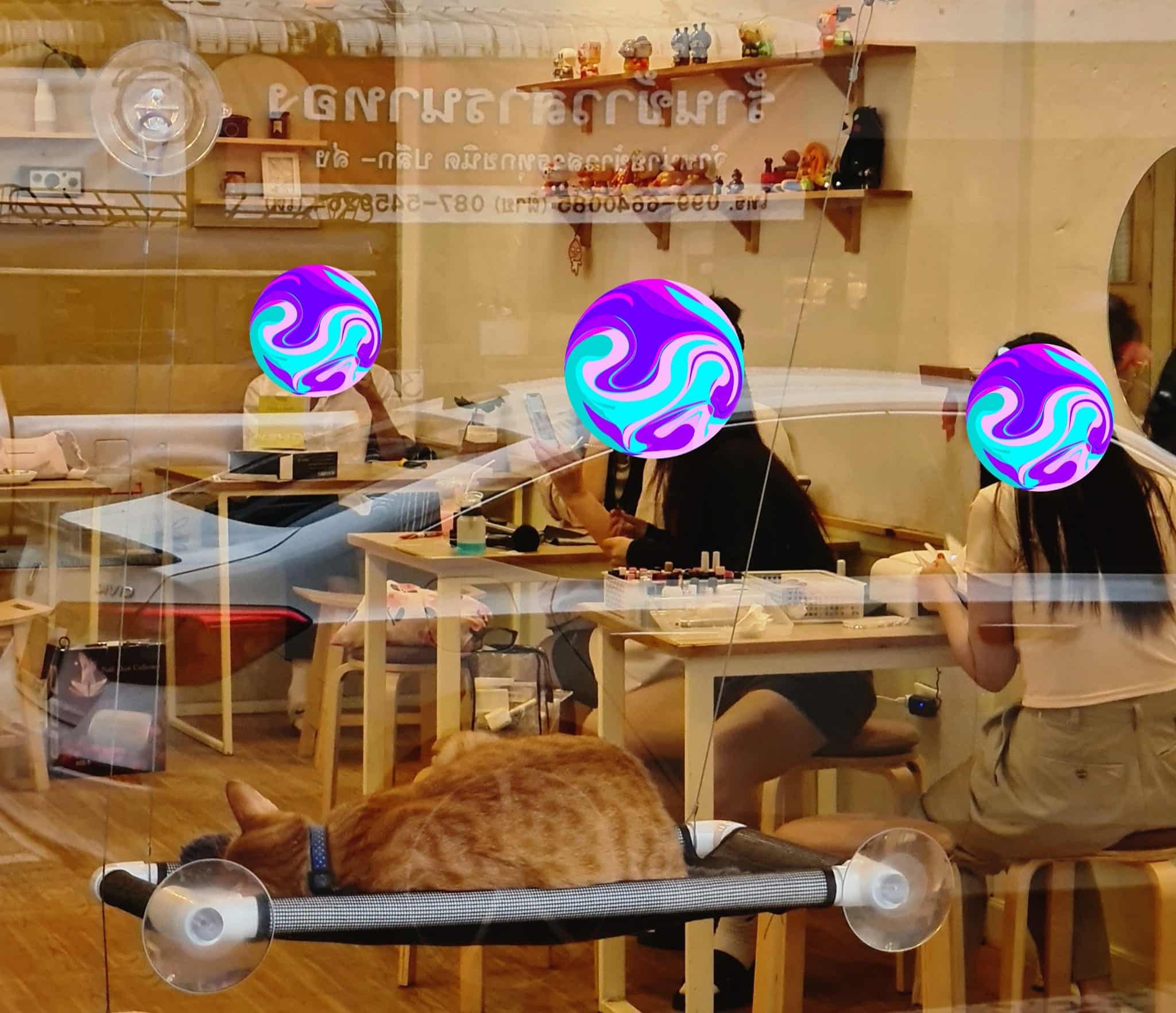 ช่างนัดทำเล็บลูกค้า ในคาเฟ่