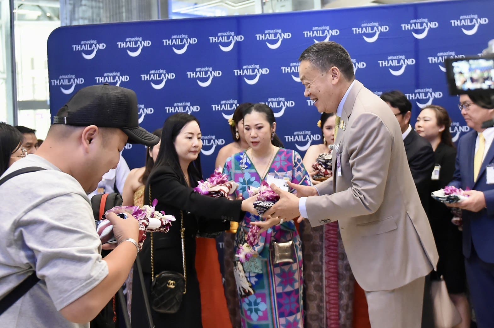 นายกเศรษฐา ต้อนรับนักท่องเที่ยวจีน ฟรีวีซ่า