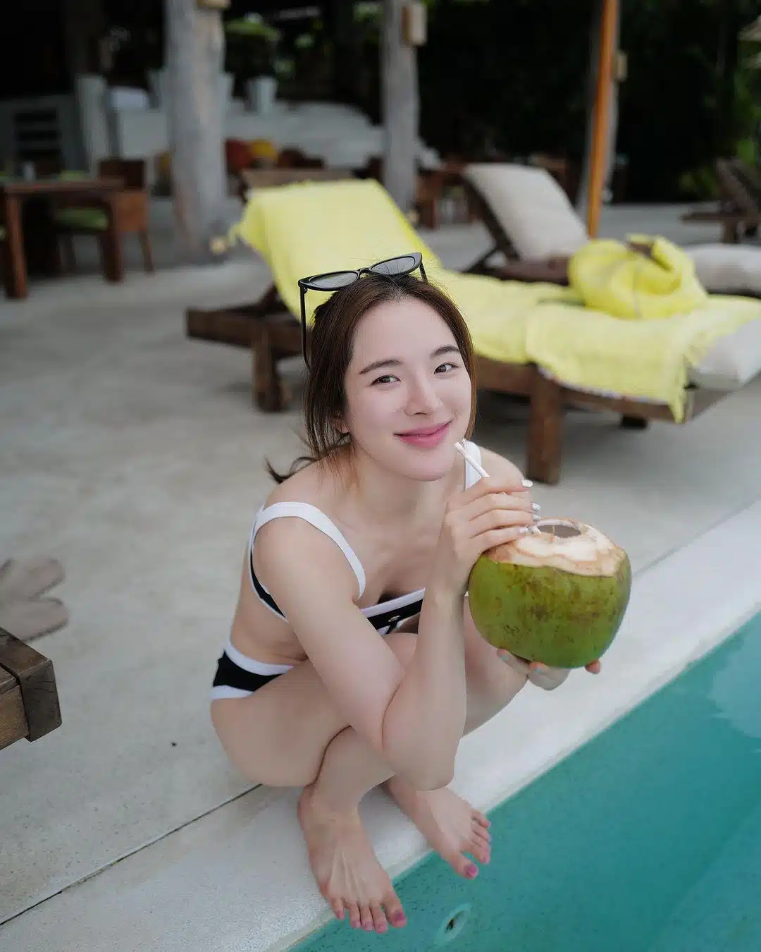 ดาราใส่ชุดว่ายน้ำ