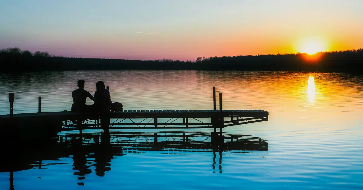 ฝันว่าได้คบคนที่แอบชอบ บอกความหมาย ทำนายฝัน ตีเลขเด็ด