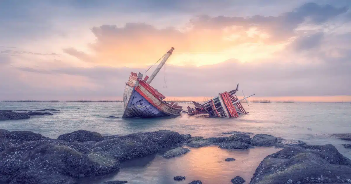 ฝันเห็นเรือล่ม 2 ลำ