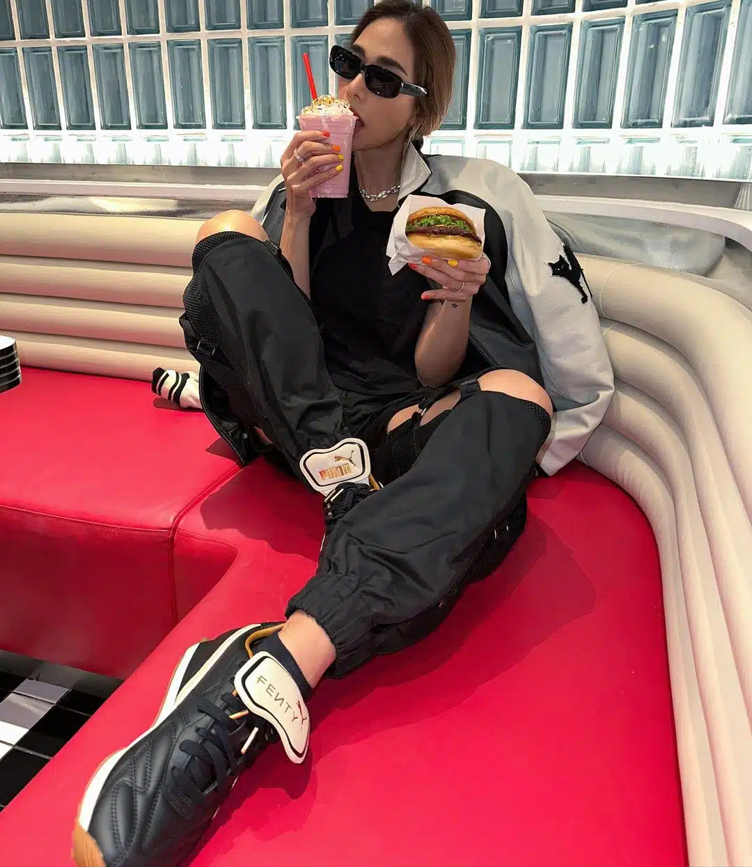 พลอย โพสต์ตัดพ้อรัว ๆ