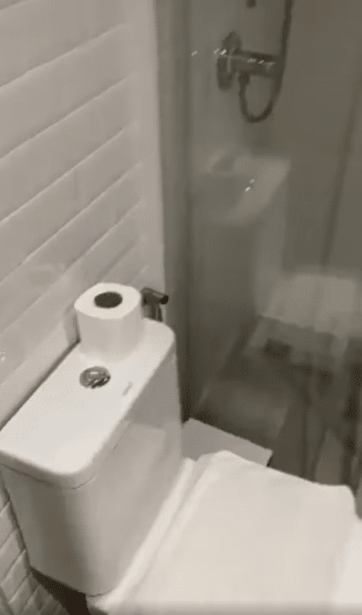 สุดอึ้ง ห้องพักย่านสุขุมวิท คืนละ 900 บาท แต่เหมือนนอนในห้องน้ำ