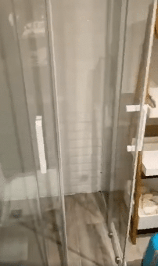 สุดอึ้ง ห้องพักย่านสุขุมวิท คืนละ 900 บาท แต่เหมือนนอนในห้องน้ำ