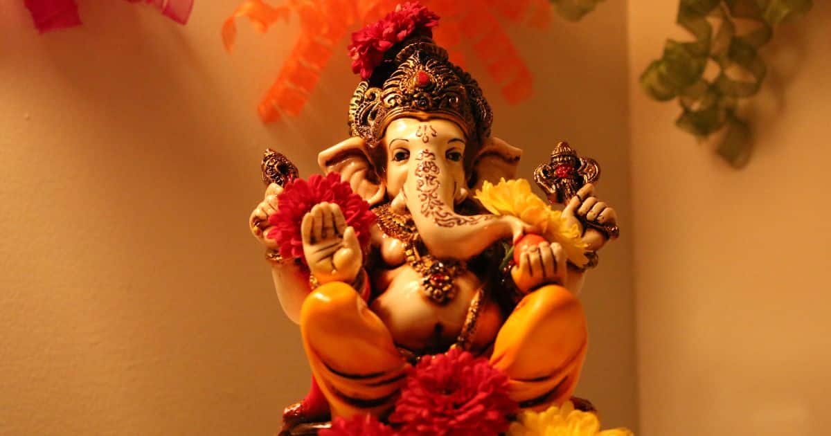 สรงน้ำพระพิฆเนศ ทำอย่างไรบ้าง