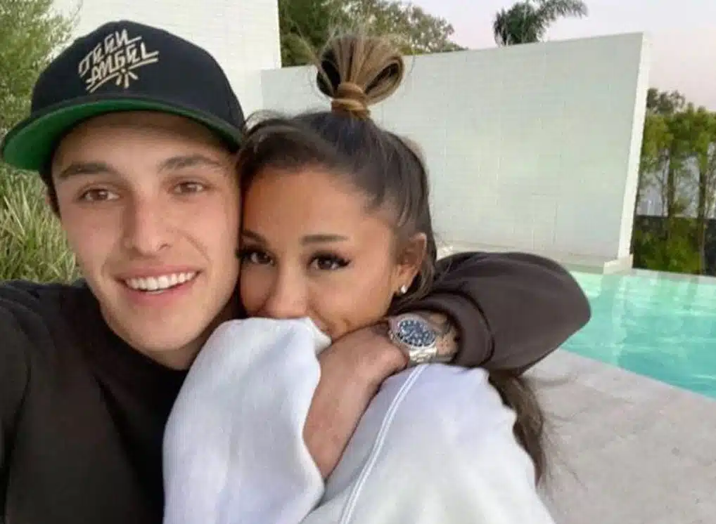 อารีอานา ฟ้องหย่าสามี