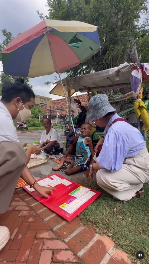 ฮาย อาภาพร เหมาลอตเตอรี่ตาพิการ