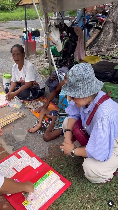 ฮาย อาภาพร เหมาลอตเตอรี่ตาพิการ