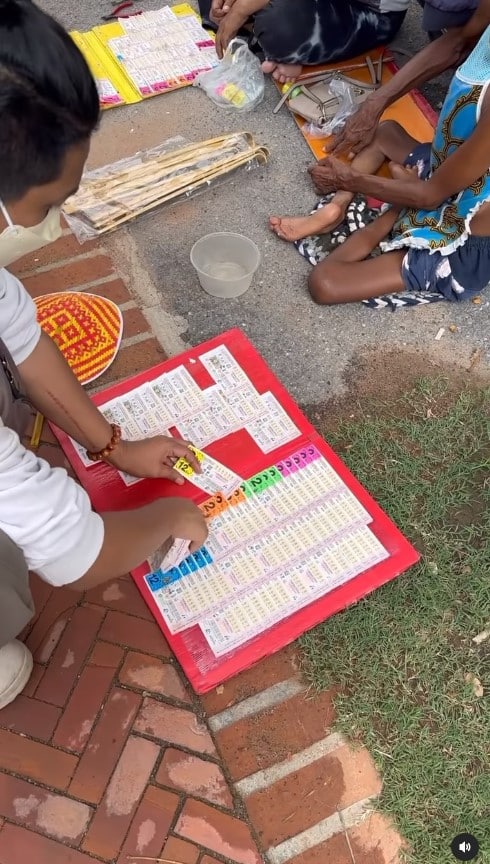 ฮาย อาภาพร เหมาลอตเตอรี่ตาพิการ