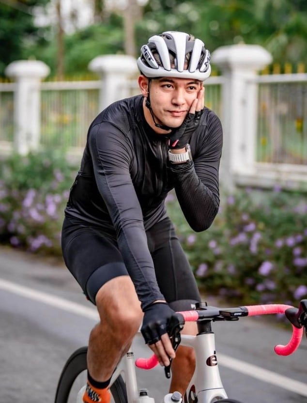 เข้ม หัสวีร์ ขนาดน้องชาย