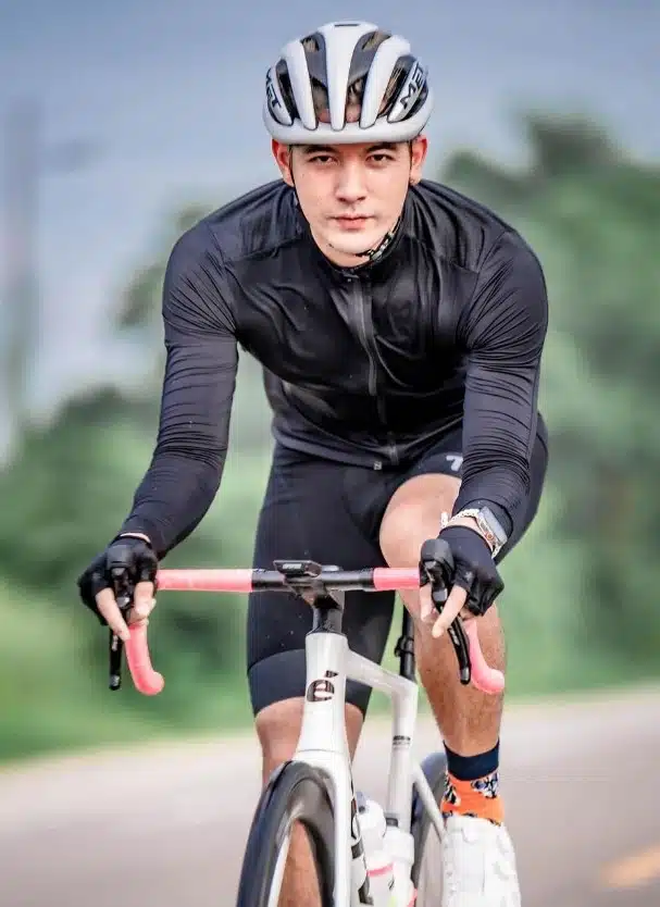 เข้ม หัสวีร์ ขนาดน้องชาย