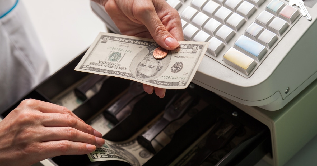 เงินเดือนพนักงานห้างสรรพสินค้า