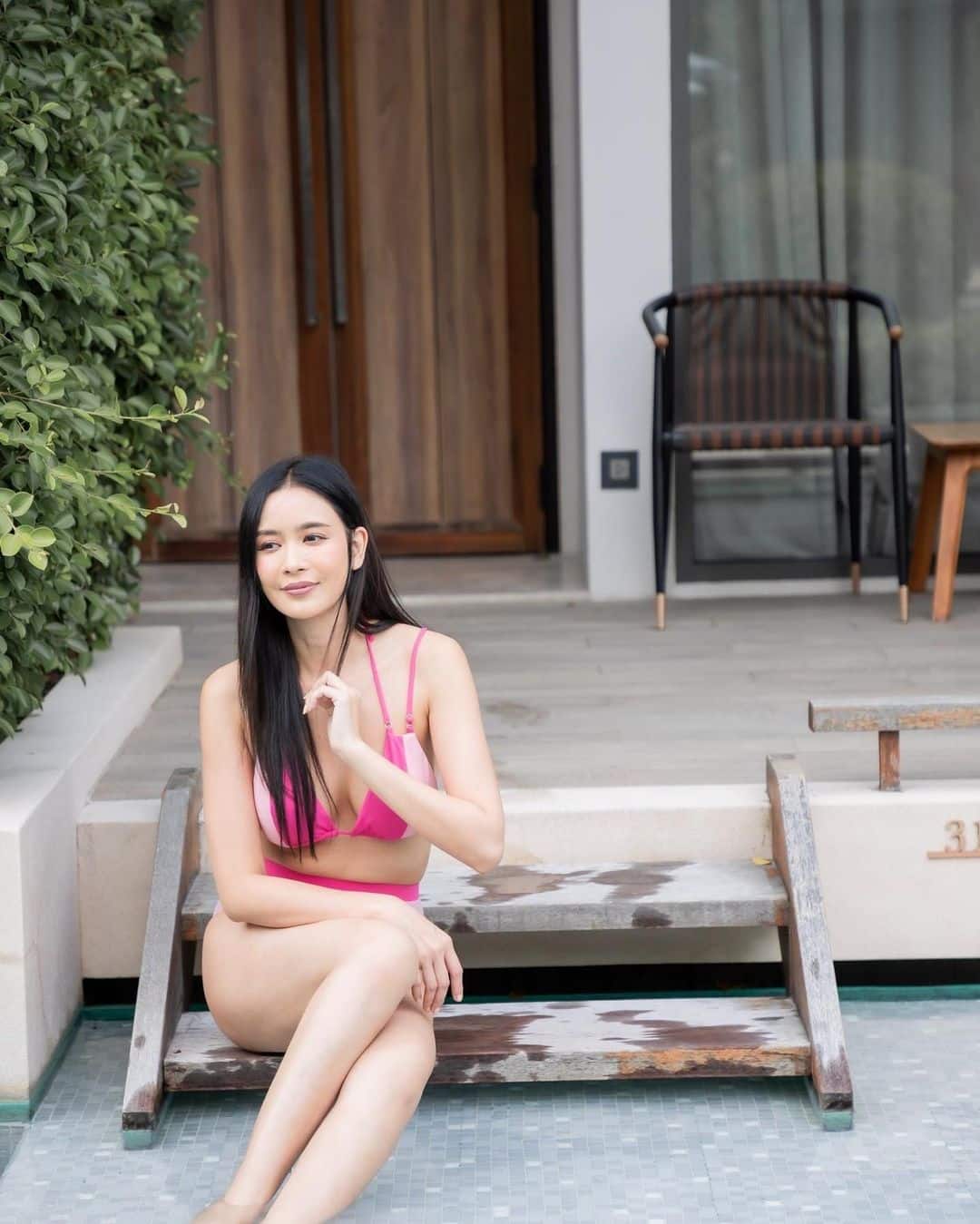 เบนซ์ ปุณยาพร ทูพีซสีชมพู