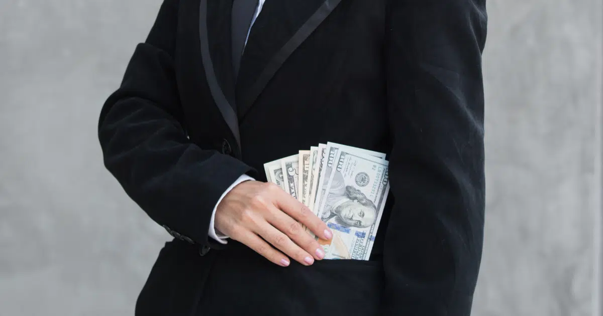 แคปชั่นเงินเดือนข้าราชการ 2566 นอกจากหน้าตาดีและหนี้ เราก็ไม่มีอะไรอีกเลย