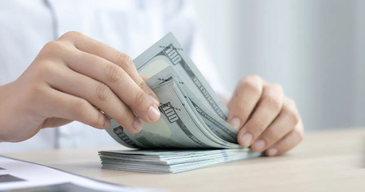 แคปชั่นเงินเดือนข้าราชการ 2566 นอกจากหน้าตาดีและหนี้ เราก็ไม่มีอะไรอีกเลย