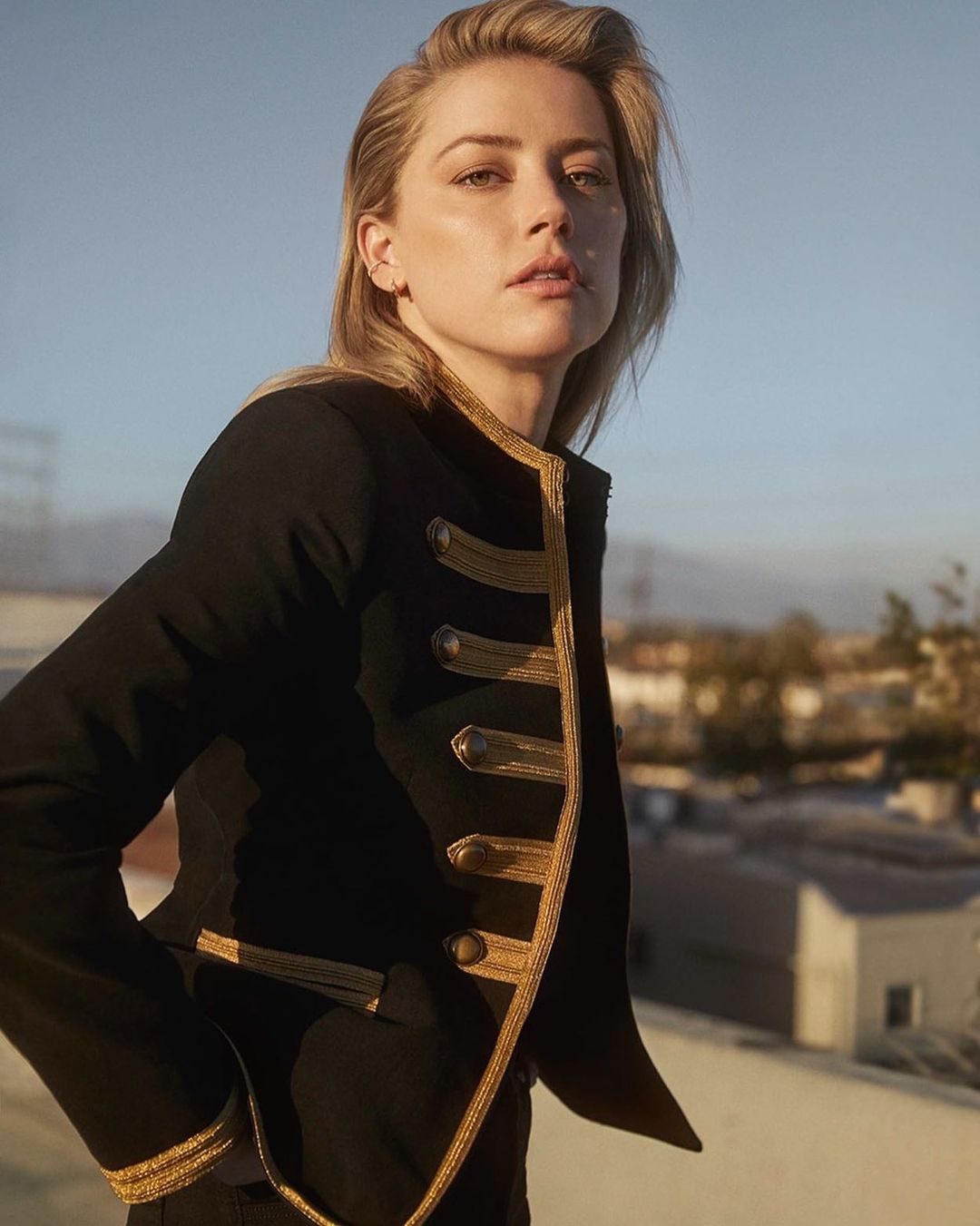 แอมเบอร์ อีลอน มักส์