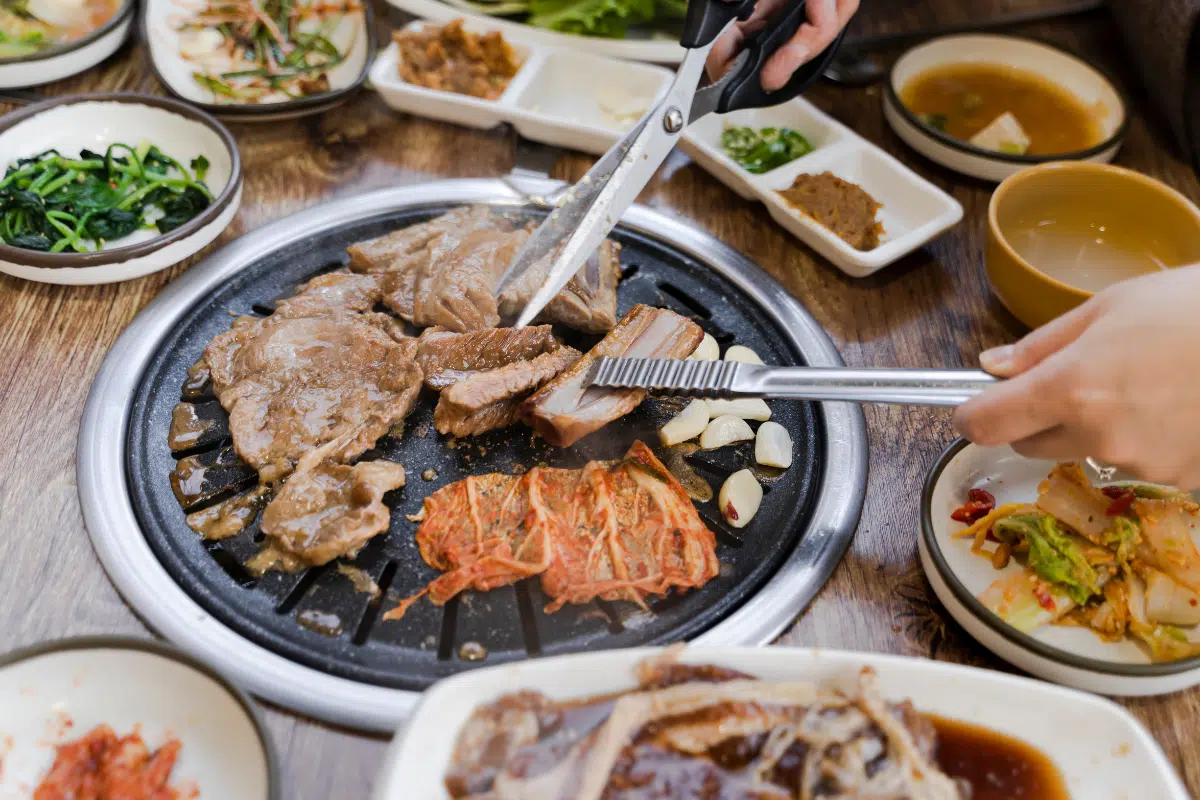 ฝันว่ากินหมูกระทะ ทำนายฝันชวนหิว ตีเลขเด็ดนำโชค