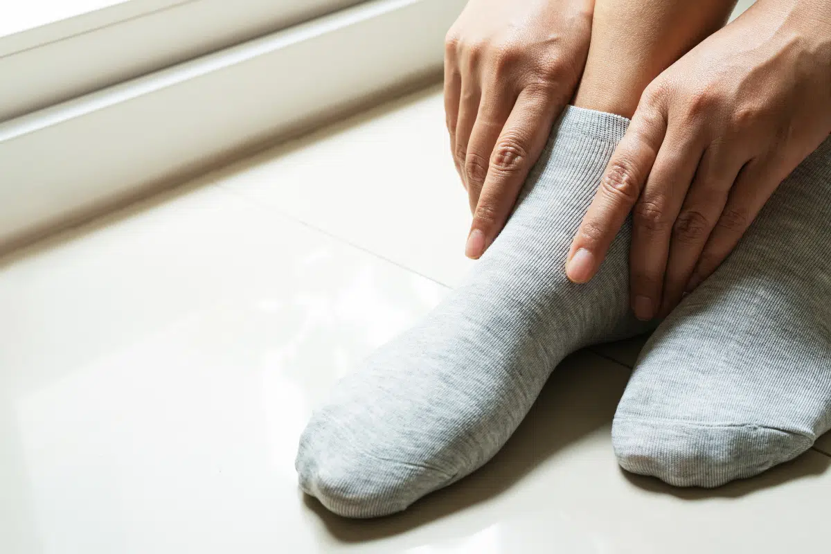 ไขสงสัย ใส่ถุงเท้านอน อันตรายไหม ช่วยเรื่องสุขภาพได้จริงหรือเปล่า